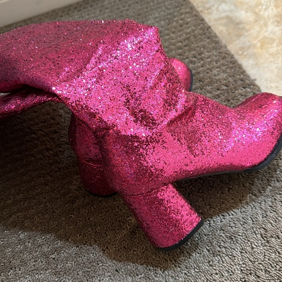 Pink Glitter Boots! 💞💕💗💓💝💖🩷 - Picture 3 of 5